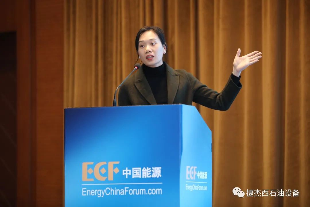 En tant que repr&eacute;sentant, Luo Jing, assistant